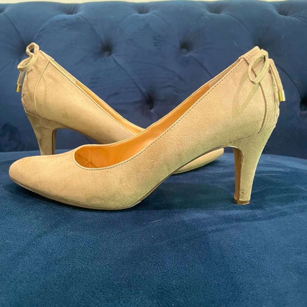 Kelly & Katie heels with amazing detail on back!